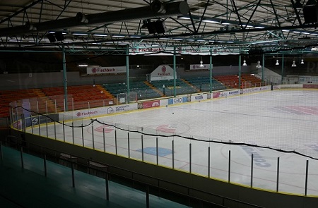 Rheinlandhalle Tribüne, Blick auf Eisfläche