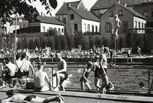 Viele Besucher trieb es 1939 ins Freibad.Bild: Stadt Krefeld, Stadtarchiv