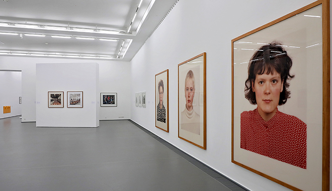 Der neue Raum zur Düsseldorfer Fotoschule im Kaiser-Wilhelm-Museum. Foto: Stadt Krefeld, Presse und Kommunikation Der neue Raum zur Düsseldorfer Fotoschule im Kaiser-Wilhelm-Museum. Foto: Stadt Krefeld, Presse und Kommunikation