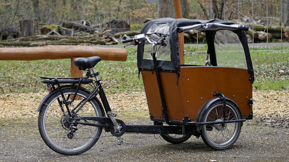 Auf dem Bild ist ein Cargo Bike als Symbolbild für das Förderprogramm "Umweltfreundliches Leben in Krefeld" zu sehen