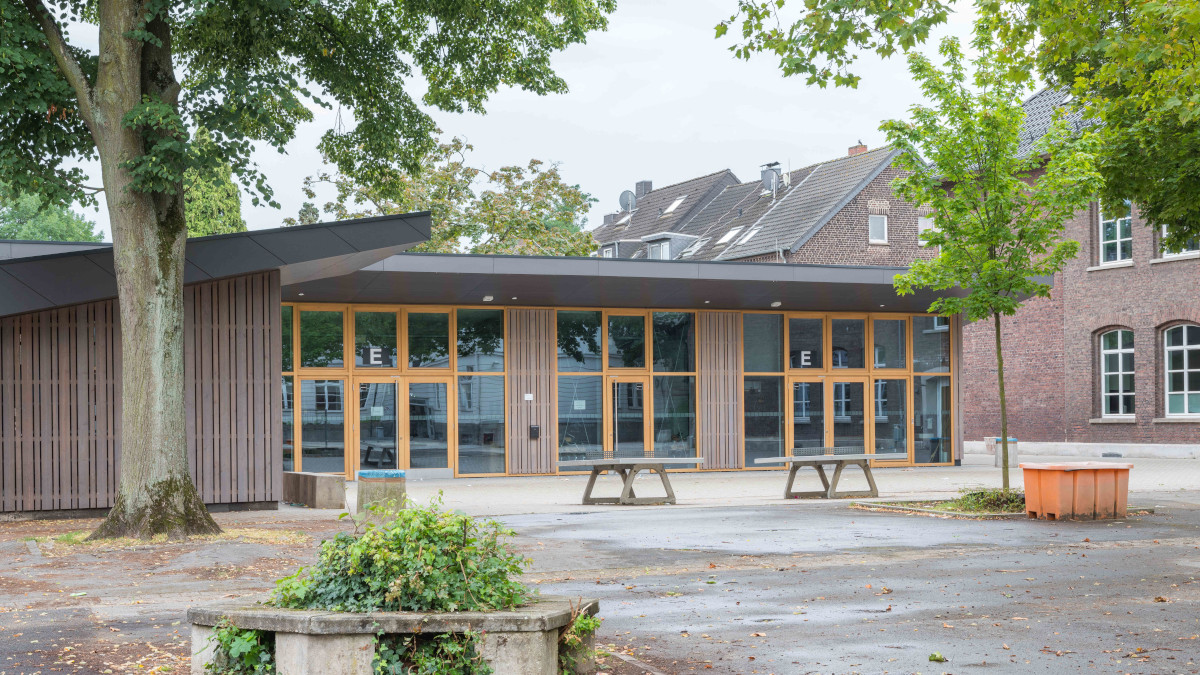 Die neue Gesamtschule am Botanischen Garten in Oppum ist endgültig fertiggestellt. Foto: Stadt Krefeld, Presse und Kommunikation