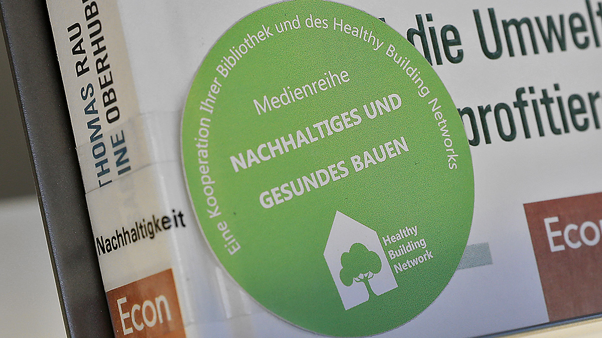 In der Mediothek gibt es nun mit "Gesundes Bauen" ein neues Angebot.Foto: Stadt Krefeld, Presse und Kommunikation, Dirk Jochmann