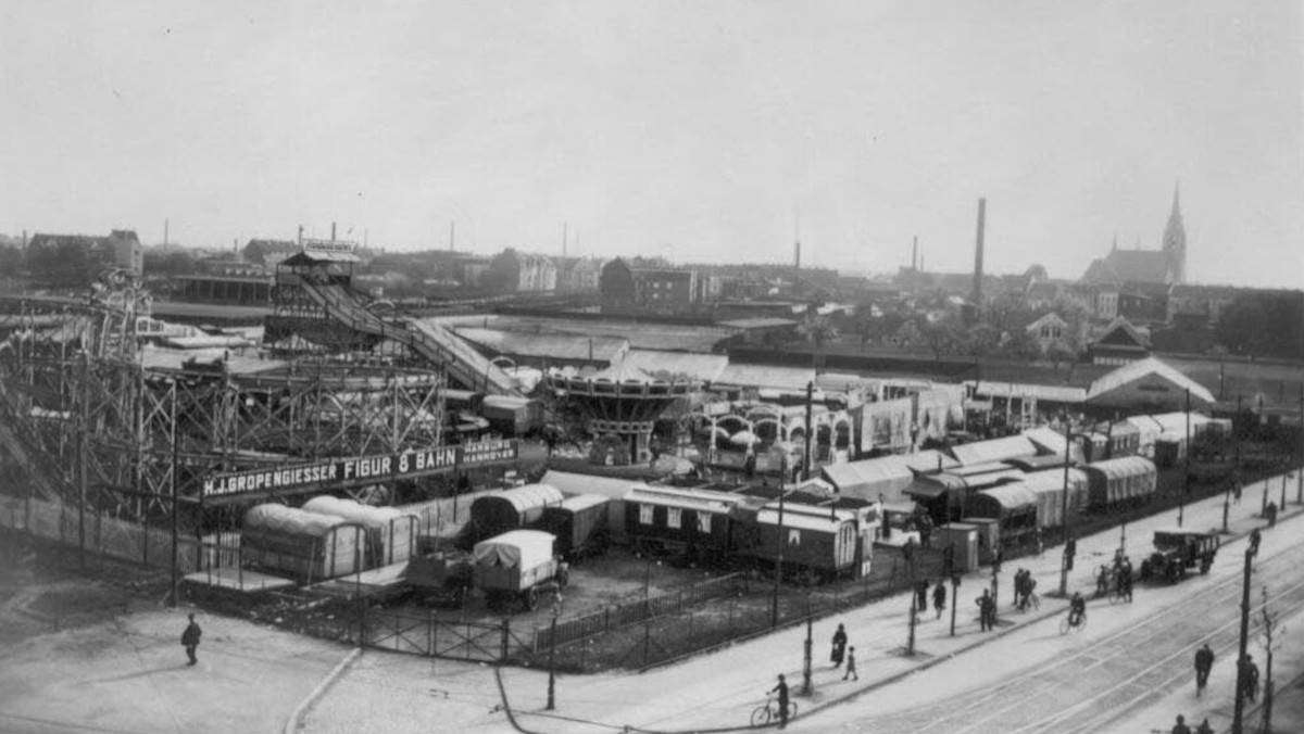 Sprödentalplatz um 1930 Bild: Stadt Krefeld, Presse und Kommunikation 