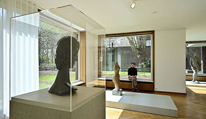 Blick in die Ausstellung "Lehmbruck - Kolbe- Mies van der Rohe. Künstliche Biotope" im Haus Lange in Krefeld. Foto: Stadt Krefeld, Presse und Kommunikation, Andreas Bischof Blick in die Ausstellung "Lehmbruck - Kolbe- Mies van der Rohe. Künstliche Biotope" im Haus Lange in Krefeld. Foto: Stadt Krefeld, Presse und Kommunikation, Andreas Bischof