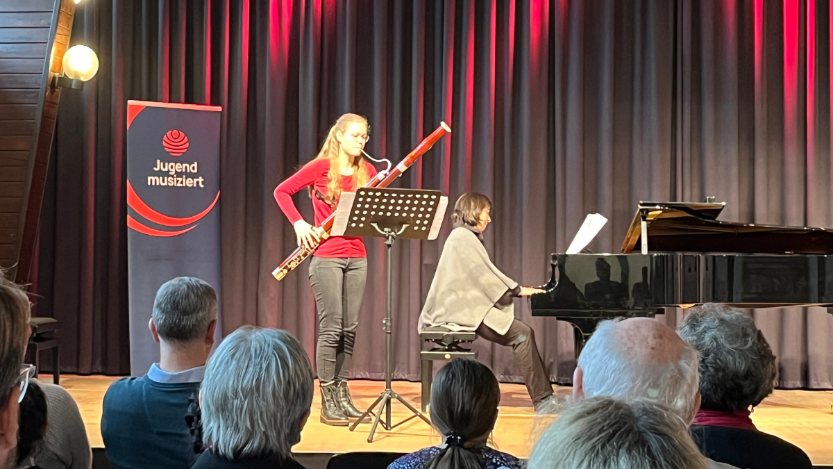 Fagottlehrerin Naoko Matsutani am Klavier und ihre Schülerin Silja Emse. Foto: Stadt Krefeld, Musikschule