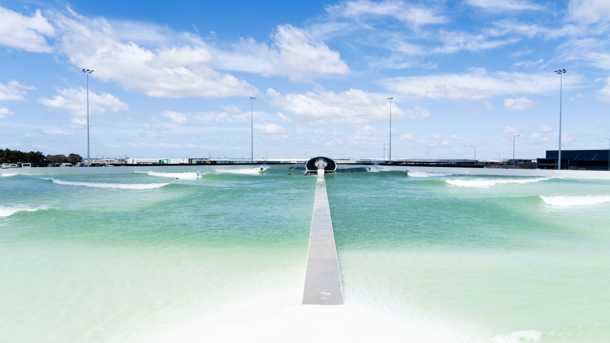 Beeindruckend sind die Bilder von Surfparks auf der ganzen Welt.  Bild: Wavegarden Urbnsurf Commissioning