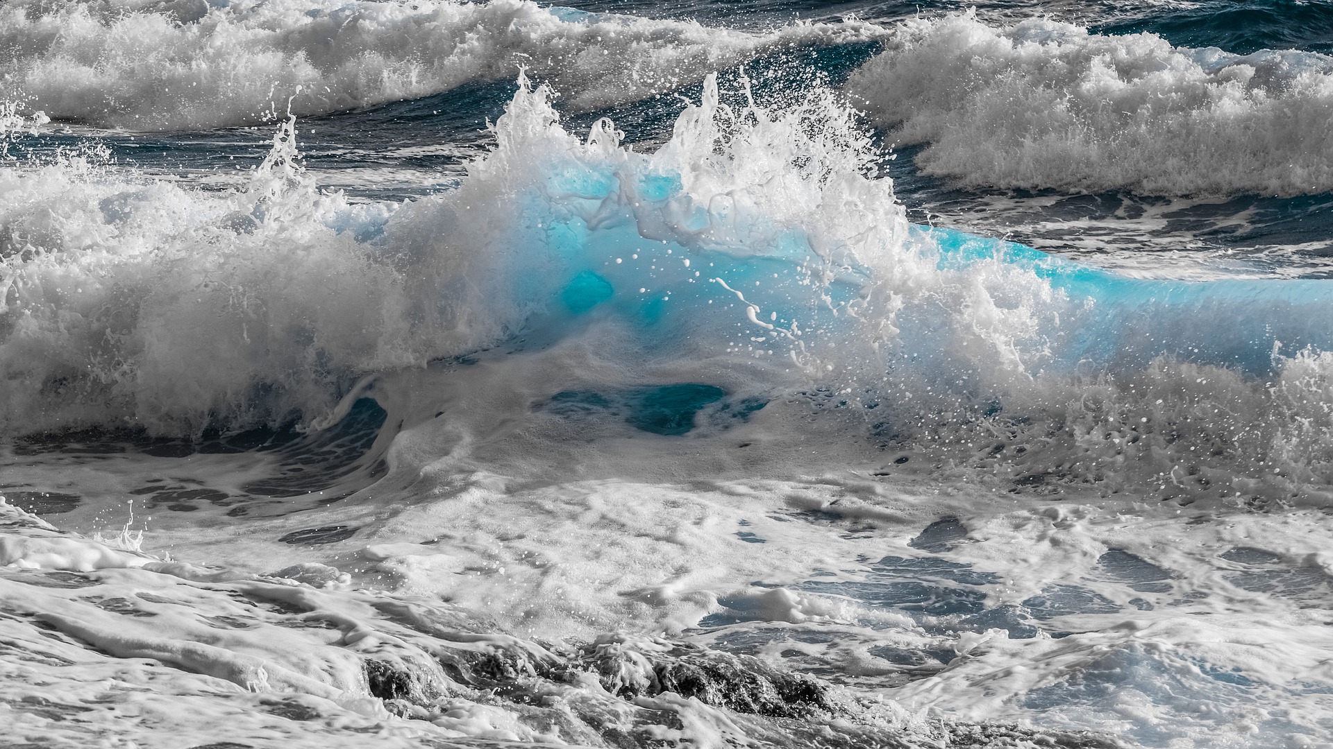Bild einer Welle im Meer